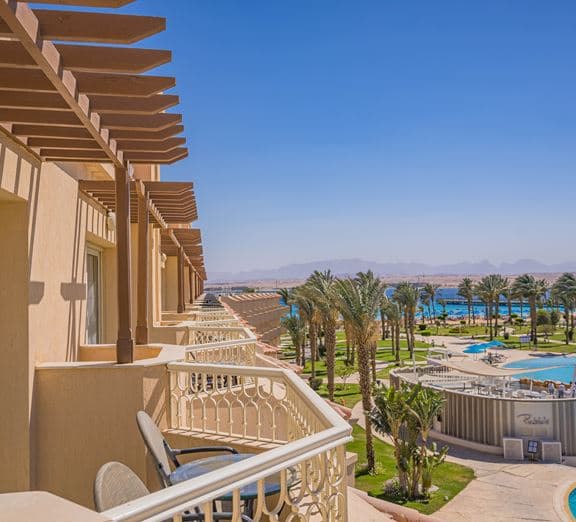 DELUXE GARDEN OR POOL VIEW Camerele