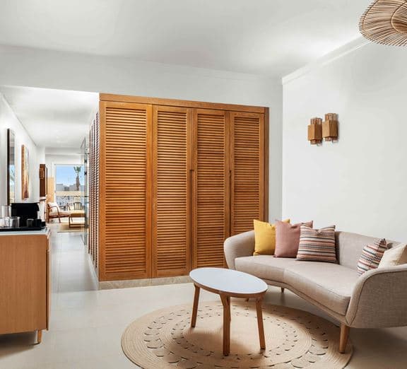 Beachside King Romantic Suite with Pool & Sea View Camerele