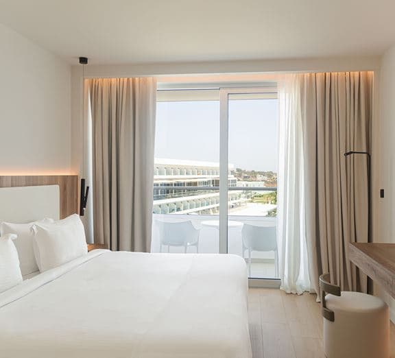 2 BEDROOM FAMILYROOM (INLAND VIEW, BALCONY) Camerele