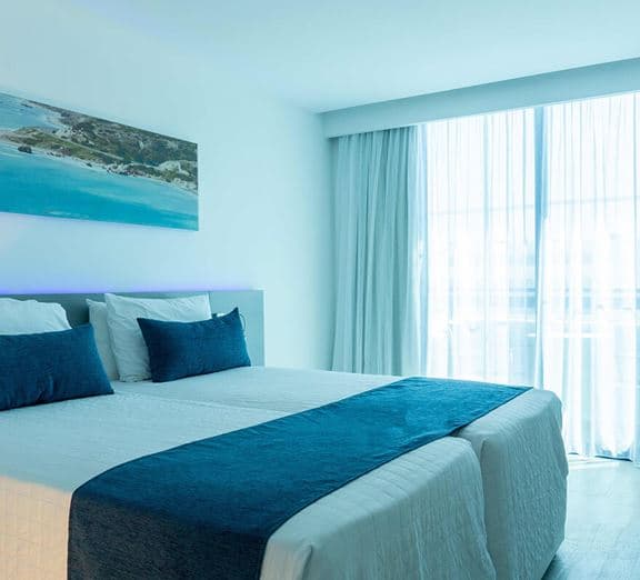 SUPERIOR ROOM (BALCONY) Camerele
