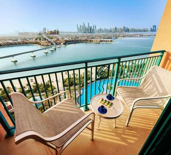 Room Imperial Club King Palm Camerele