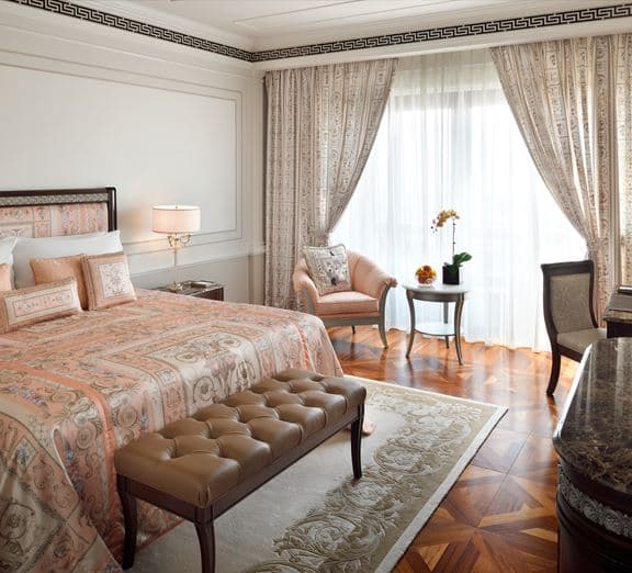 Deluxe Versace City View Camerele