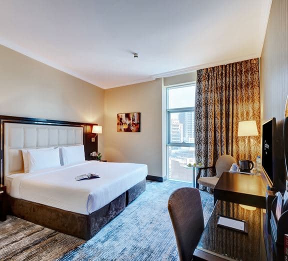 Deluxe One Bedroom Suite City View Camerele