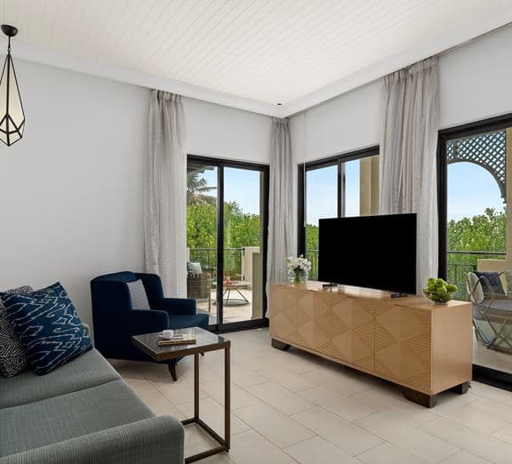 TWO BEDROOM PREMIUM SUITE BEACH FRONT Camerele