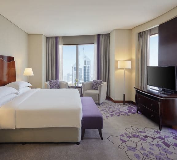 LARGE CORNER ROOM Camerele