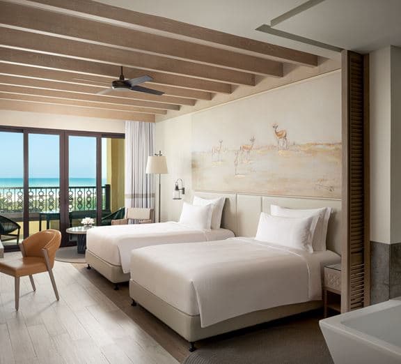 Sea View Room with Lounge Access and Balcony Camerele