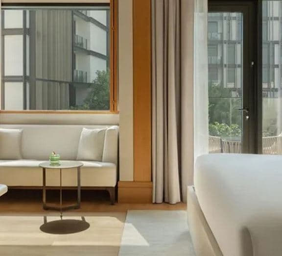 Rising Light Guestroom W/ Resort View King Camerele