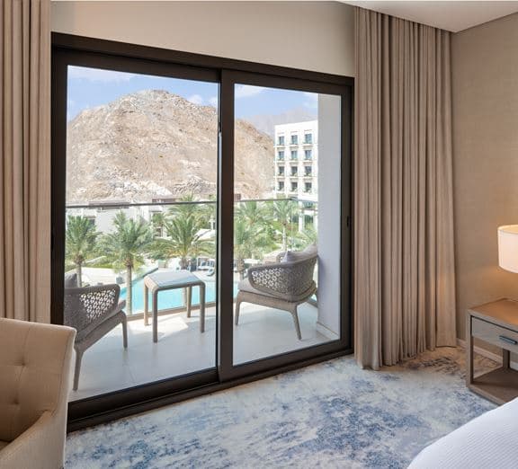 Deluxe Room Pool View Camerele