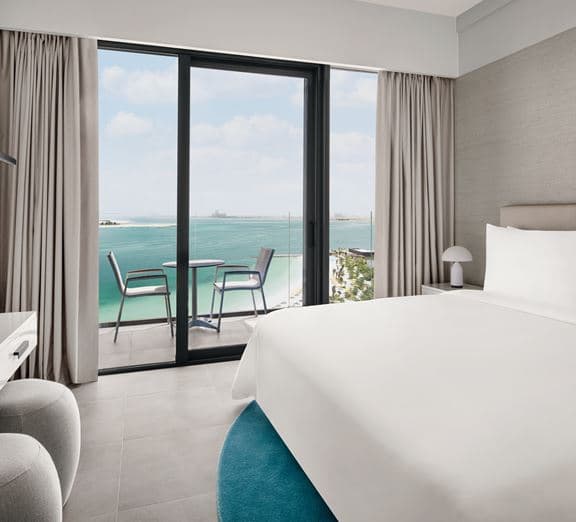 FAMILY ROOM BEACH & POOL VIEW ROOM Camerele