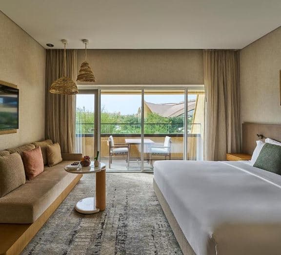 FAMILY ROOM (2 GUEST ROOM INTERCONNECTED) 1 KING + 1 TWIN Camerele