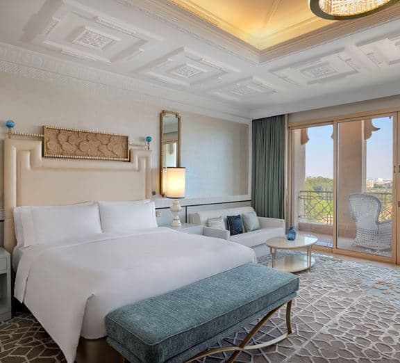 King Premier Golf Course View Room Camerele