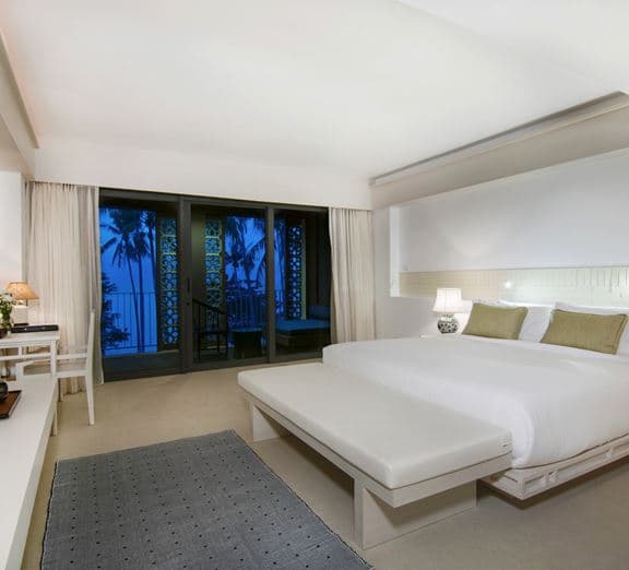 Deluxe Beachfront Camerele