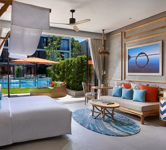 SO Lofty Pool Access Camerele