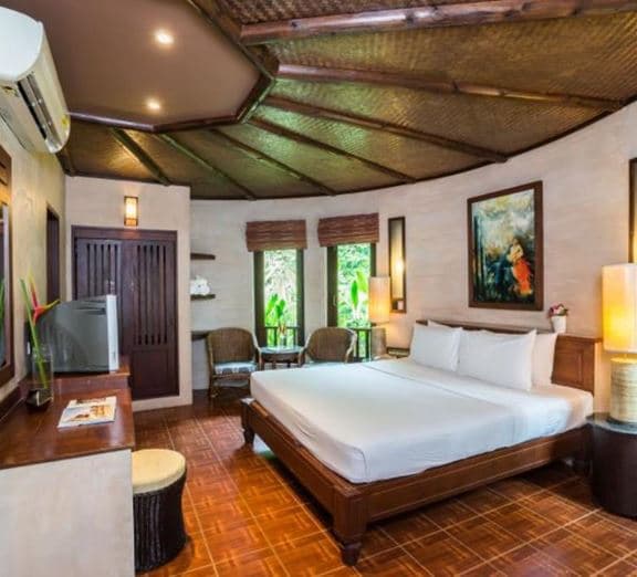 Pool Side Villa Camerele