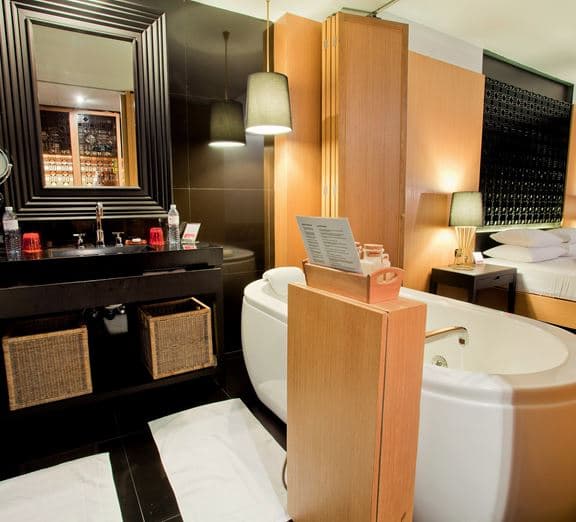 DELUXE JET TUB ROOM Camerele