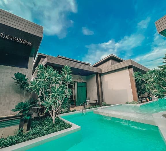 Deluxe Pool Villas with Pool Access Camerele
