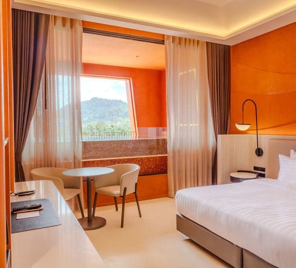 Deluxe Pool Suite Mountain View Camerele