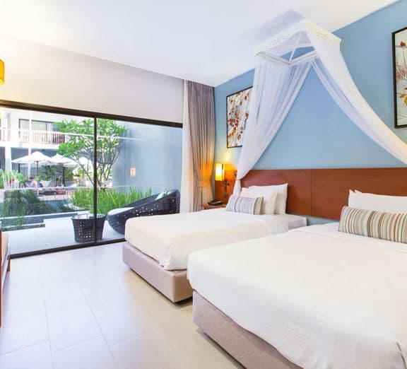 Premier Pool Access Camerele