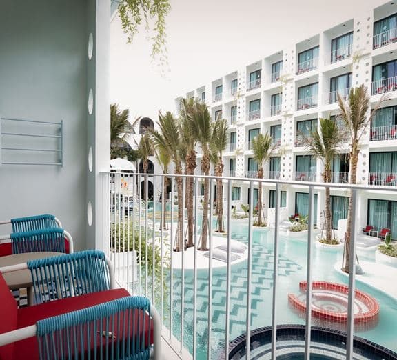 Superior Pool View Camerele