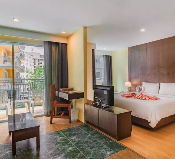 DELUXE SUITE POOL VIEW Camerele