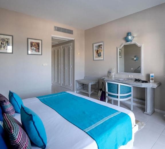 Standard POOL/ Sea VIEW ROOM Camerele