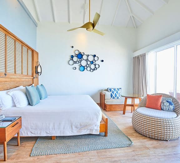 Family Overwater Villa with Kids Bedroom Camerele