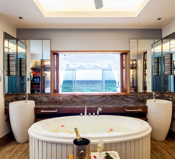 Reethi Muraka Overwater Villa Camerele