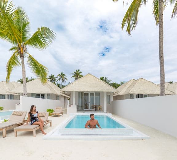 Grand Beach Suite with Pool Camerele