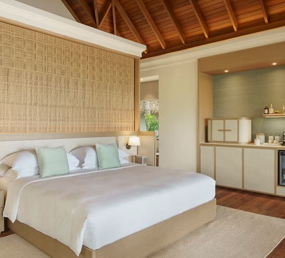 Deluxe Beach Bungalow with Pool Camerele
