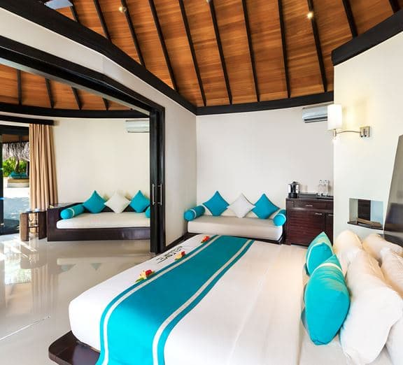 Family Deluxe Beach Villa with pool Camerele