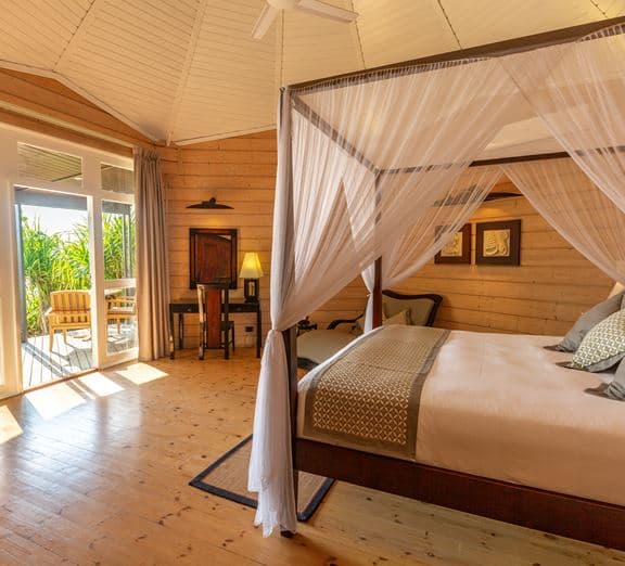 Jacuzzi Beach Villa Camerele