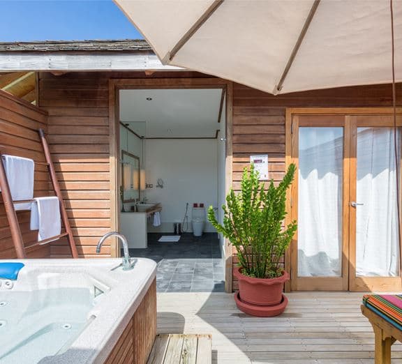 Jacuzzi Water Villa Camerele