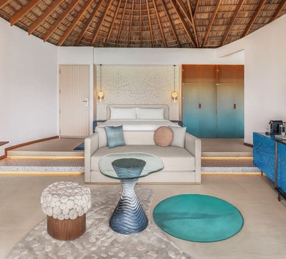 SUPERIOR OVERWATER ONE BEDROOM VILLA WITH POOL Camerele