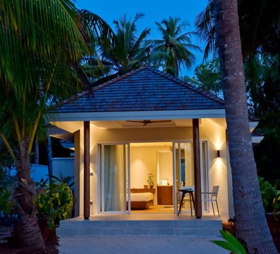 BEACH VILLA WITH SWIRLPOOL Camerele