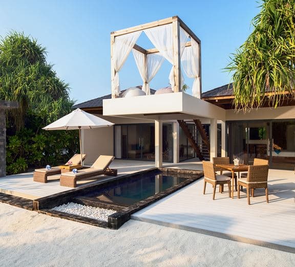 Beach Pool Villa Deluxe Camerele