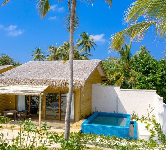 Beach Suite with Pool Camerele