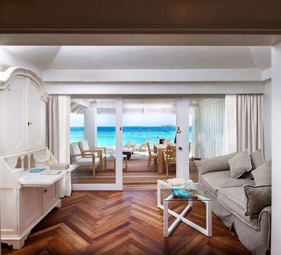 Beach Front Junior Suite Camerele