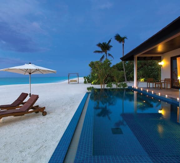 Sunset Beach Villa with Pool Camerele