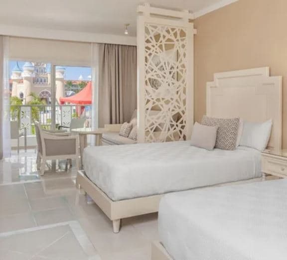 2 DOUBLE BEDS CASTLE VIEW JUNIOR SUIT Camerele