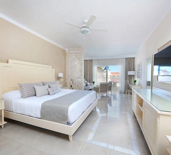 1 KING BED CASTLE VIEW JUNIOR SUITE Camerele