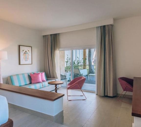 JUNIOR SUITE NEAR BEACH Camerele