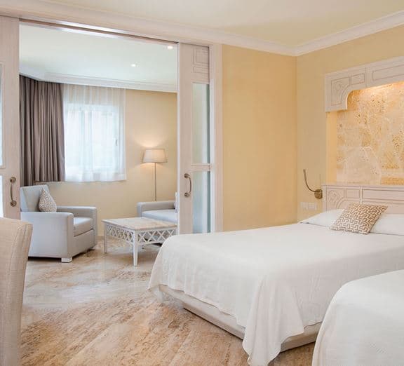 CAYENA DELUXE OCEAN SUITE Camerele