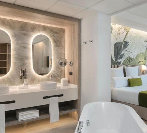 JUNIOR SUITE POOL VIEW Camerele