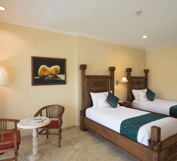 PREMIER ROOM POOL OR VALLEY Camerele