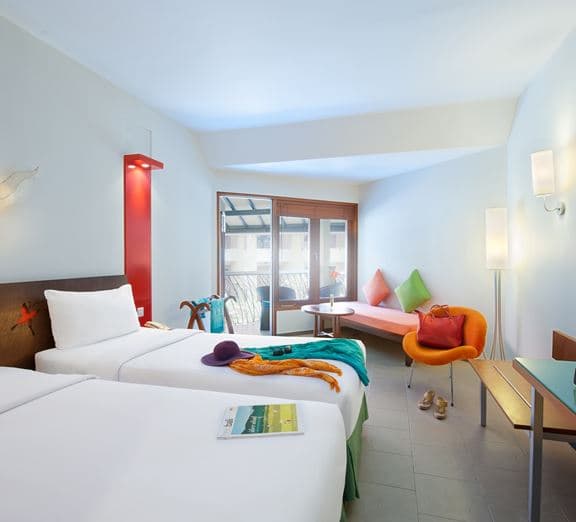Superior Pool View Room Camerele