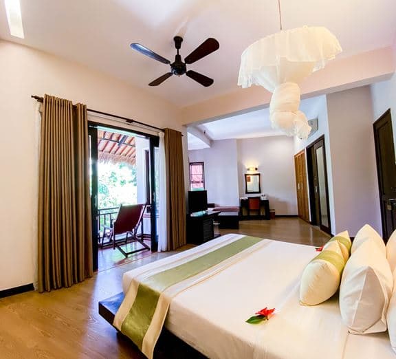 INDOCHINE SUITE GARDEN VIEW WITH BALCONY Camerele
