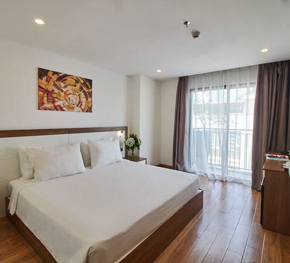 DELUXE CITY VIEW WITH BALCONY Camerele
