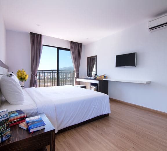 PREMIER DELUXE CITY VIEW WITH BALCONY Camerele