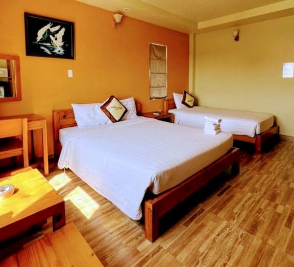 DELUXE TRIPLE SEA/CITY (CHILD WITHOUT EXTRA BED) Camerele