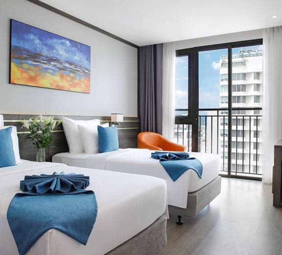 DELUXE CITY WITH FRENCH BALCONY Camerele